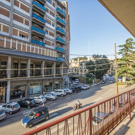 Qal'At Cove Hotel Калтанисета Екстериор снимка
